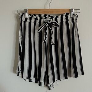 Pull&Bear Black and White Striped Shorts